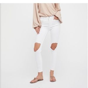 Free People White Denim ripped jeans size 27